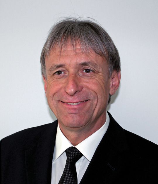 Fred W. Gaegauf (Geschäftsführer, Fritz Studer AG) «Optimierter Ressourceneinsatz beginnt bei der Betrachtung und Analyse der Bearbeitungsprozesskette.» Fred W. Gaegauf (Geschäftsführer, Fritz Studer AG) «Optimierter Ressourceneinsatz beginnt bei der Betrachtung und Analyse der Bearbeitungsprozesskette.»