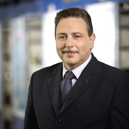 Tilo Rollwa, Bereichsleiter e-commerce bei Rutronik: "Der Einkauf via Internet ist die effizienteste Art der Beschaffung." Tilo Rollwa, Bereichsleiter e-commerce bei Rutronik: "Der Einkauf via Internet ist die effizienteste Art der Beschaffung."