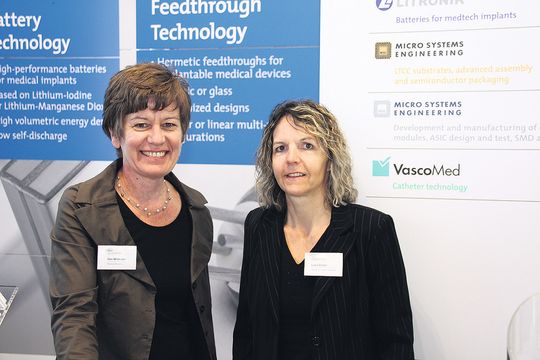 Ilse Widmann (links) und Luzia Kloter repräsentieren mit der MST-Firmengruppe gleich fünf Unternehmen auf ihrem Messestand. Der Fokus liegt dieses Jahr auf aktiven Implantaten Ilse Widmann (links) und Luzia Kloter repräsentieren mit der MST-Firmengruppe gleich fünf Unternehmen auf ihrem Messestand. Der Fokus liegt dieses Jahr auf aktiven Implantaten