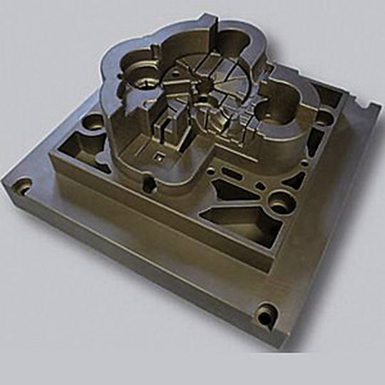 Der Werkzeugkern mit konturnaher Kühlung zur Herstellung von Endteilen aus Kunststoff zeigt den erfolgreichen Einsatz der Additiven Fertigung im Bereich Werkzeugbau. Der Werkzeugkern mit konturnaher Kühlung zur Herstellung von Endteilen aus Kunststoff zeigt den erfolgreichen Einsatz der Additiven Fertigung im Bereich Werkzeugbau.