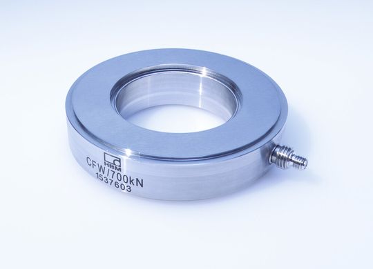 Die Kraftmessringe vom Typ CFW für Nennmessbereiche von 20kN bis 700kN. Die Kraftmessringe vom Typ CFW für Nennmessbereiche von 20kN bis 700kN.