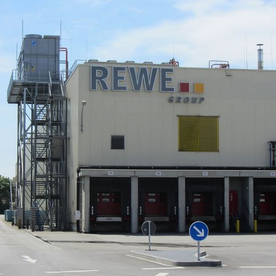 Rewe-Logistikzentrum in Eitting bei München: Umstieg auf nachhaltige Energieversorgung. Rewe-Logistikzentrum in Eitting bei München: Umstieg auf nachhaltige Energieversorgung.