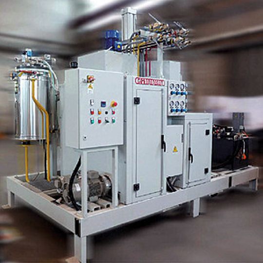 Eine Besonderheit der Dosier- und Mischanlage (Estrim) ist die genaue Klein- und Kleinstmengendosierung von Härter und Trennmittel. Die Anlage wurde dazu mit hydraulisch angetriebenen Dosierzylindern ausgerüstet.