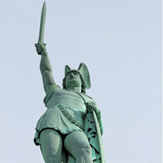 Das Hermannsdenkmal bei Detmold ist auch ein nahezu perfekter Blitzableiter – auch wenn es ursprünglich nicht so gedacht war. Das Hermannsdenkmal bei Detmold ist auch ein nahezu perfekter Blitzableiter – auch wenn es ursprünglich nicht so gedacht war.
