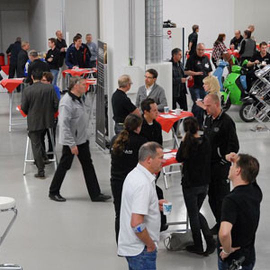 380 Teilnehmer kamen zur 3. Fachtagung bike und business und der Verleihung des Awards „Motorradhändler des Jahres“ nach Würzburg, ein Plus von 5,5 Prozent zur Vorjahresveranstaltung. 380 Teilnehmer kamen zur 3. Fachtagung bike und business und der Verleihung des Awards „Motorradhändler des Jahres“ nach Würzburg, ein Plus von 5,5 Prozent zur Vorjahresveranstaltung.