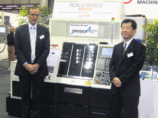 A gauche, Simon Wernli, VFM Machines – représentant de Roku-Roku pour la Suisse et à droite: Hiromasa Fujiwara, directeur des ventes chez Roku-Roku. A gauche, Simon Wernli, VFM Machines – représentant de Roku-Roku pour la Suisse et à droite: Hiromasa Fujiwara, directeur des ventes chez Roku-Roku.