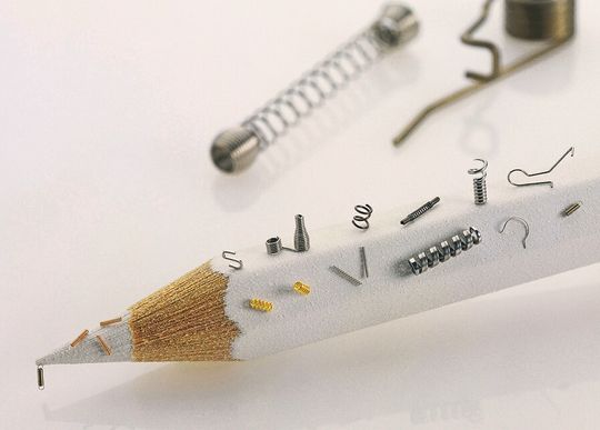 SORED fabrique sur mesures de minuscules ressorts en petites ou grandes séries. Le fil du plus petit ressort actuellement fabriqué mesure 30 microns ! SORED fabrique sur mesures de minuscules ressorts en petites ou grandes séries. Le fil du plus petit ressort actuellement fabriqué mesure 30 microns !