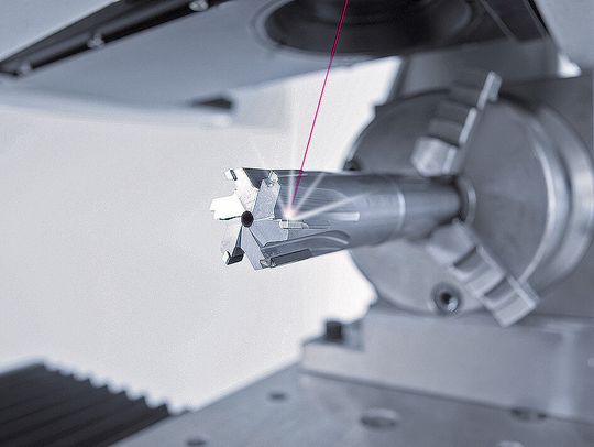 Fraise au diamant CVD façonnée par rayon laser. La technologie CVD permet de réaliser des géométries inimaginables jusqu’ici. Fraise au diamant CVD façonnée par rayon laser. La technologie CVD permet de réaliser des géométries inimaginables jusqu’ici.