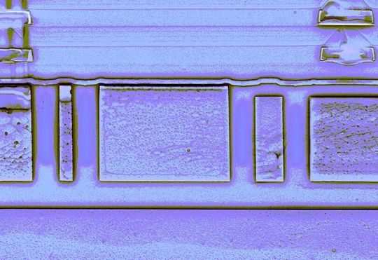 Der On-Widerstand beträgt nur 0,3 Ωmm² für 100-V- und 1,1 Ωmm² für 200-V-nMOS-Transistoren Der On-Widerstand beträgt nur 0,3 Ωmm² für 100-V- und 1,1 Ωmm² für 200-V-nMOS-Transistoren