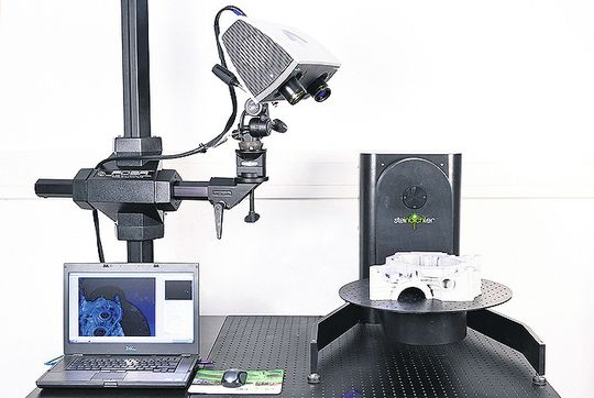 Der leistungsfähige Sensor Comet L 3D 5M erlaubt eine effiziente 3D-Datenerfassung. Der leistungsfähige Sensor Comet L 3D 5M erlaubt eine effiziente 3D-Datenerfassung.