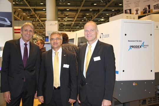 Prodex Award 2012 - powered by SMM/MSM): le Premier Prix pour Studer Fritz AG (Thun) pour la solution Studer Technology appliquée à une rectifieuse cylindrique universelle S41. De gauche à droite: Fred Gaegauf (directeur), Antonio Bottazzo (directeur des ventes) et Erhard Kämpf (ingénieur d'application). Prodex Award 2012 - powered by SMM/MSM): le Premier Prix pour Studer Fritz AG (Thun) pour la solution Studer Technology appliquée à une rectifieuse cylindrique universelle S41. De gauche à droite: Fred Gaegauf (directeur), Antonio Bottazzo (directeur des ventes) et Erhard Kämpf (ingénieur d'application).