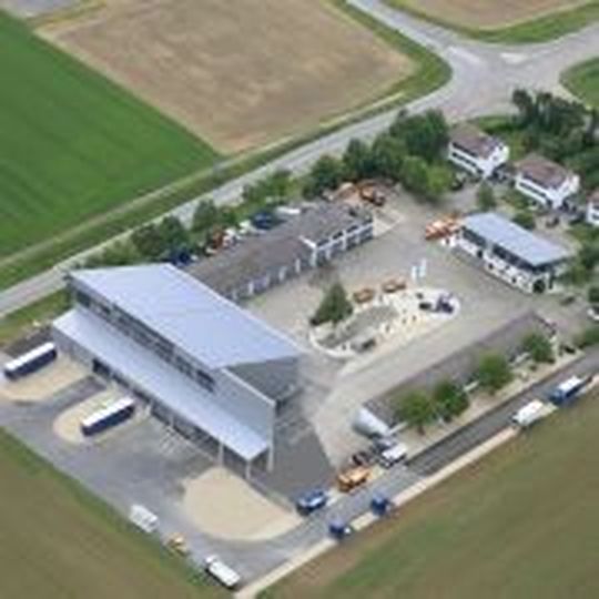 Die ehemalige Autobahnmeisterei Kirchberg ist das neue Domizil der Stegmaier Nutzfahrzeuge GmbH. Die ehemalige Autobahnmeisterei Kirchberg ist das neue Domizil der Stegmaier Nutzfahrzeuge GmbH.