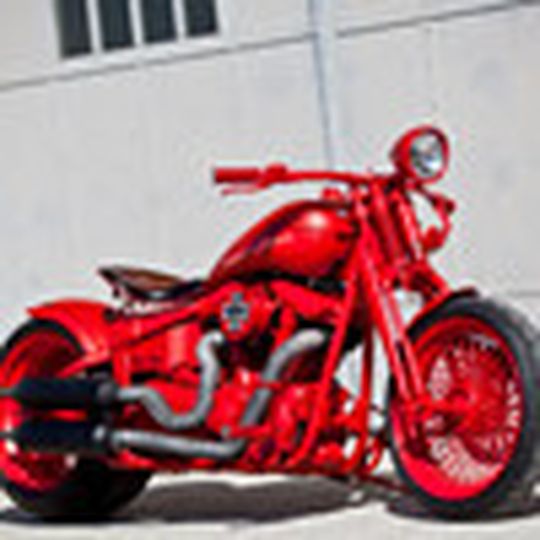 Der auf der Intermot 2012 von IBC Bikes gezeigte spektakuläre Umbau hört auf den Namen Roter Baron. Der auf der Intermot 2012 von IBC Bikes gezeigte spektakuläre Umbau hört auf den Namen Roter Baron.