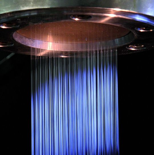 In speziellen Spinnverfahren können oxidische und nichtoxidische Keramikfasern hergestellt werden