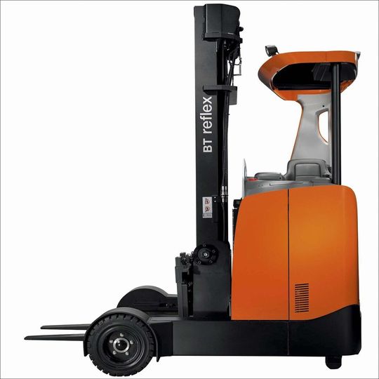 Macht außen wie innen eine gute Figur: der neue Schubmaststapler BT Reflex RRE160R. Macht außen wie innen eine gute Figur: der neue Schubmaststapler BT Reflex RRE160R.