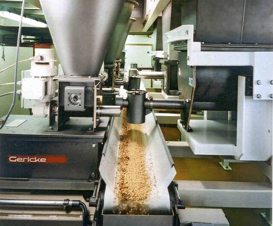 Kontinuierliche Dosier-Misch-Anlage zur Herstellung zuckerhaltiger Nahrungsmittel und Zuschlagstoffen.