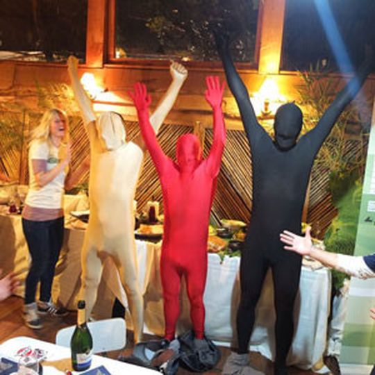 Schwarz-rot-goldene Maskerade: das Siegerteam Deutschland versteht es zu feiern. Schwarz-rot-goldene Maskerade: das Siegerteam Deutschland versteht es zu feiern.