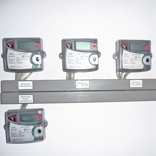 Ein funktionierendes Energiemanagementsystem spart Zeit, Geld und Ressourcen. Das Tüv Süd-Verfahren zur EDMS-Zertifizierung basiert auf Erfahrungen mit den Normen DIN EN 16001 und ISO 50001 und dem daraus entwickelten, eigenen Standard. Ein funktionierendes Energiemanagementsystem spart Zeit, Geld und Ressourcen. Das Tüv Süd-Verfahren zur EDMS-Zertifizierung basiert auf Erfahrungen mit den Normen DIN EN 16001 und ISO 50001 und dem daraus entwickelten, eigenen Standard.
