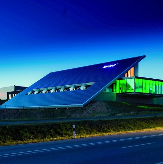 Das neue Firmengebäude von Leitec steht nicht nur für Energieeffizienz, sondern ist auch architektonisch sehr ausdrucksvoll. Das neue Firmengebäude von Leitec steht nicht nur für Energieeffizienz, sondern ist auch architektonisch sehr ausdrucksvoll.