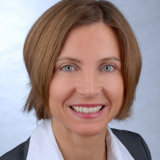 Gabriela Born, Infineon: MCUs der XMC4000-Familie um einen Baustein mit hochauflösendster PWM-Einheit im Cortex-Bereich erweitert Gabriela Born, Infineon: MCUs der XMC4000-Familie um einen Baustein mit hochauflösendster PWM-Einheit im Cortex-Bereich erweitert