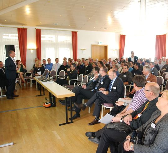 Abb. 1: Rund 170 Teilnehmer diskutierten beim Waldner-Fachsymposium über aktuelle Trends des alternativen Laborbaus. Abb. 1: Rund 170 Teilnehmer diskutierten beim Waldner-Fachsymposium über aktuelle Trends des alternativen Laborbaus.