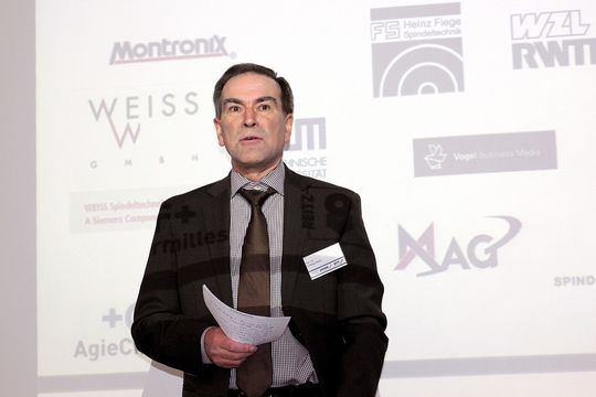 „Rein mechanische Kollisionsschutzsysteme haben ihre Grenzen erreicht," so Ludwig Jakob, Geschäftsführer von Jakob-Antriebstechnik. „Rein mechanische Kollisionsschutzsysteme haben ihre Grenzen erreicht," so Ludwig Jakob, Geschäftsführer von Jakob-Antriebstechnik.