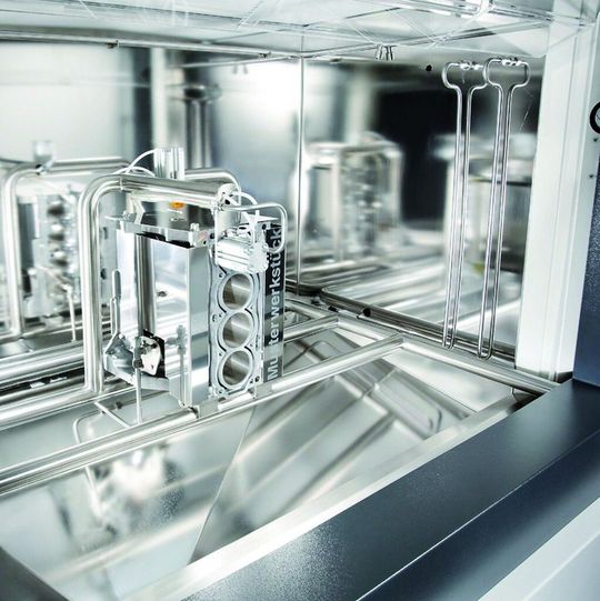 Die Prüfung der Partikelsauberkeit wird automatisch inline durchgeführt. Sie kann direkt nach der Teiletrockung erfolgen. Die Prüfung der Partikelsauberkeit wird automatisch inline durchgeführt. Sie kann direkt nach der Teiletrockung erfolgen.