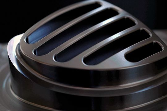 Esprit 2013 ermöglicht den Kunden eine höhere Materialabtragsleistung mit der zum Patent angemeldeten ProfitMilling-Strategie für 2-, 3- und 5-Achsen-Schruppzyklen. Esprit 2013 ermöglicht den Kunden eine höhere Materialabtragsleistung mit der zum Patent angemeldeten ProfitMilling-Strategie für 2-, 3- und 5-Achsen-Schruppzyklen.