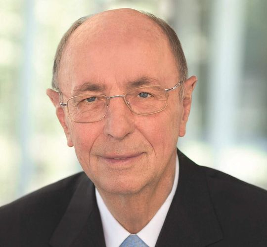 Professor Berthold Leibinger war über 40 Jahre geschäftsführender Gesellschafter der Trumpf Gruppe. Dem Aufsichtsrat des Technologieunternehmens stand er ab 2005 vor. Professor Berthold Leibinger war über 40 Jahre geschäftsführender Gesellschafter der Trumpf Gruppe. Dem Aufsichtsrat des Technologieunternehmens stand er ab 2005 vor.