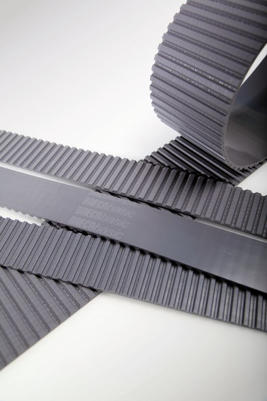 Grau: Die Zahnriemen der Basis-Linie von Breco eignen sich für einfache Transportaufgaben und punkten mit einem guten Preis-/Leistungsverhältnis.