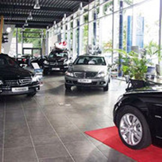 Starke Verstärkung: Das Mercedes-Autohaus Roßbach in Hamburg-Hummelsbüttlel (Foto) wechselt am 1. Januar 2013 offiziell in den Besitz der Mercedes-Autohandelgruppe Nord-Ostsee Automobile mit Sitz im holsteinischen Heide.