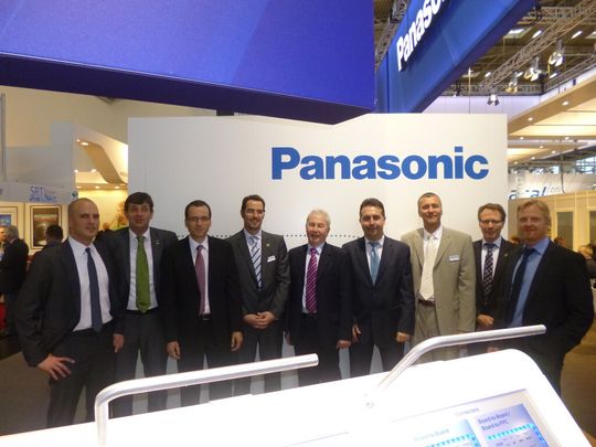 Auf die Electronica Messe 2012 hin haben die Panasonic Electric Works Europe AG (PEW) und der Elektronikdistributor Distrelec einen neuen, europaweit wirksamen Franchisevertrag geschlossen. Auf die Electronica Messe 2012 hin haben die Panasonic Electric Works Europe AG (PEW) und der Elektronikdistributor Distrelec einen neuen, europaweit wirksamen Franchisevertrag geschlossen.