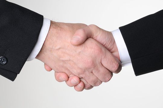 So knüpfen und pflegen Sie Ihre Geschäftskontakte nachhaltig. So knüpfen und pflegen Sie Ihre Geschäftskontakte nachhaltig.