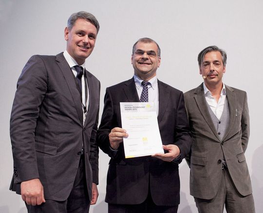 Dr.-Ing. Yashar Musayev (Mitte), Leiter Beschichtungszentrum bei Schaeffler, nahm den «Materialica Design + Technology Award 2012» von Robert Metzger (links), Munich Expo Veranstaltungs GmbH, und Christian Labonte, Audi AG, entgegen. Dr.-Ing. Yashar Musayev (Mitte), Leiter Beschichtungszentrum bei Schaeffler, nahm den «Materialica Design + Technology Award 2012» von Robert Metzger (links), Munich Expo Veranstaltungs GmbH, und Christian Labonte, Audi AG, entgegen.