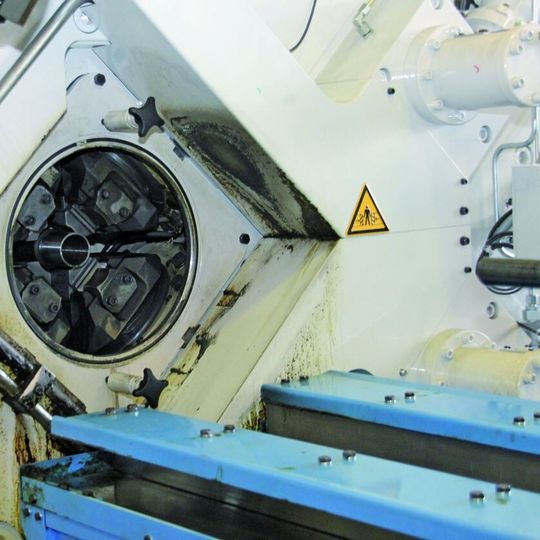 Mit der Radialschmiedemaschine Type SKK-10 von GFM kann Metalltechnik Menges weitere Kundenteile im Lohn fertigen. Mit der Radialschmiedemaschine Type SKK-10 von GFM kann Metalltechnik Menges weitere Kundenteile im Lohn fertigen.
