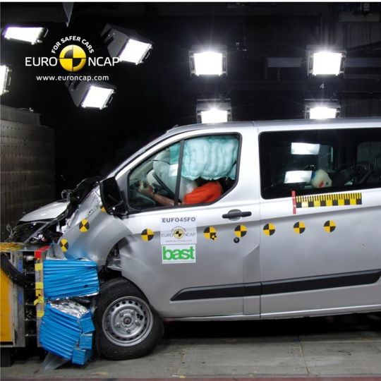 Der Ford Transit Custom im Euro-NCAP-Crashtest. Der Ford Transit Custom im Euro-NCAP-Crashtest.