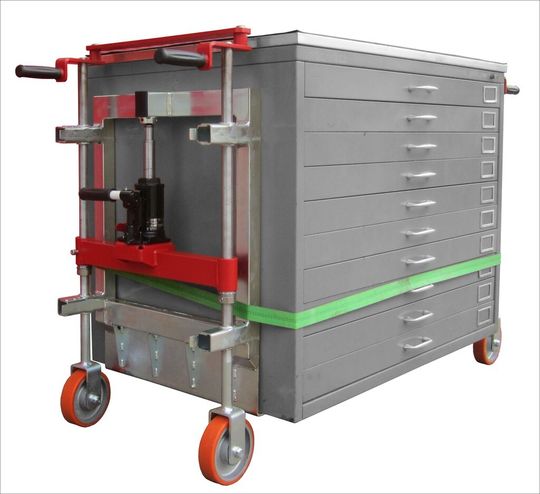 Der Hydrotransporter JHT 18 S von Jung ist ein praxisgerechter Helfer für den täglichen Einsatz. Der Hydrotransporter JHT 18 S von Jung ist ein praxisgerechter Helfer für den täglichen Einsatz.