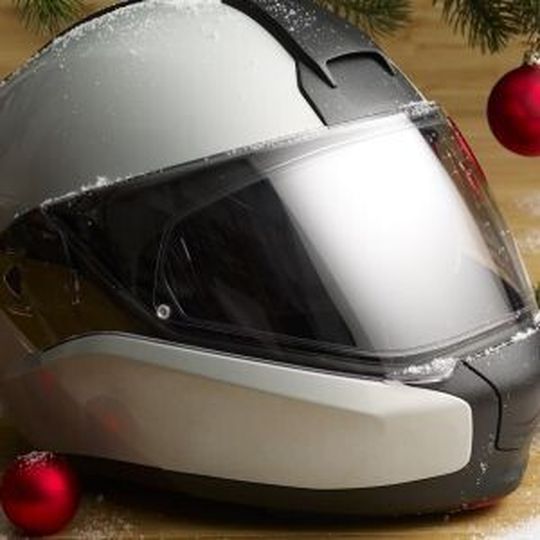 Die Motorradindustrie hat viele Geschenkideen, was man Bikern noch unter den Tannenbaum legen könnte. Die Motorradindustrie hat viele Geschenkideen, was man Bikern noch unter den Tannenbaum legen könnte.