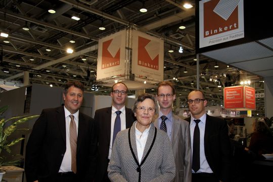 Paulette Binkert (Mitte) präsentierte auf der Prodex die neue Geschäftsleitung v.l.n.r: Hanspeter Weber (Leiter Kundendienst), Alexander Fross (Geschäftsführer), Daniel Stier (Leiter Verkauf) und Michel Leu (Leiter Projekte). . Paulette Binkert (Mitte) präsentierte auf der Prodex die neue Geschäftsleitung v.l.n.r: Hanspeter Weber (Leiter Kundendienst), Alexander Fross (Geschäftsführer), Daniel Stier (Leiter Verkauf) und Michel Leu (Leiter Projekte). .