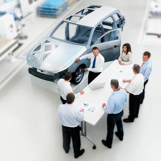 ThyssenKrupp hat in Dresden das TechCenter Carbon Composites eröffnet. Das Unternehmen will hier unter anderem neue Anwendungsfelder für CFK-Werkstoffe erschließen.