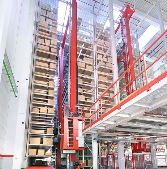 Das vollautomatische Arbeitsplattenlager im Werk 2 des Küchenherstellers Nobilia am Standort Verl-Kaunitz. Das vollautomatische Arbeitsplattenlager im Werk 2 des Küchenherstellers Nobilia am Standort Verl-Kaunitz.