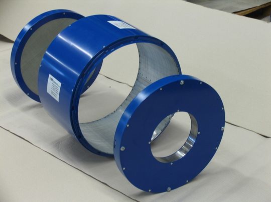 Ein Beispiel für den Einsatz eines Gewebeabsorbers als partielle Schallkapselung für Elektromotoren, die eine Schalldämpfung von etwa 20 dB erreicht. Ein Beispiel für den Einsatz eines Gewebeabsorbers als partielle Schallkapselung für Elektromotoren, die eine Schalldämpfung von etwa 20 dB erreicht.