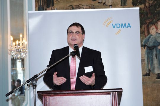 „Für 2013 zeichnet sich eine ruhige Konjunkturlage ab”, sagte Lothar Horn, Vorsitzender des VDMA-Fachverbands Präzisionswerkzeuge. „Für 2013 zeichnet sich eine ruhige Konjunkturlage ab”, sagte Lothar Horn, Vorsitzender des VDMA-Fachverbands Präzisionswerkzeuge.