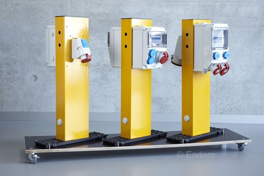 Faserfix Super Rinnen mit integrierten Energiesäulen von Hauraton leiten Strom, Druckluft und Daten in Industrieanlagen sicher weiter.