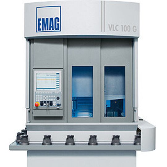 Bild 1: Die vertikale Pick-up-Schleifmaschine VLC 100 G von Emag kann sowohl Innen- als auch Außenschleifspindeln nutzen. Bild 1: Die vertikale Pick-up-Schleifmaschine VLC 100 G von Emag kann sowohl Innen- als auch Außenschleifspindeln nutzen.