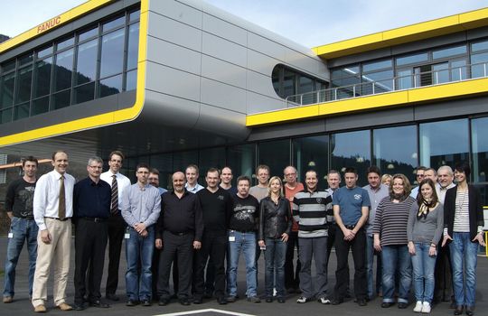 Die Fanuc-Niederlassung in Biel mit den Mitarbeitern. Die Fanuc-Niederlassung in Biel mit den Mitarbeitern.