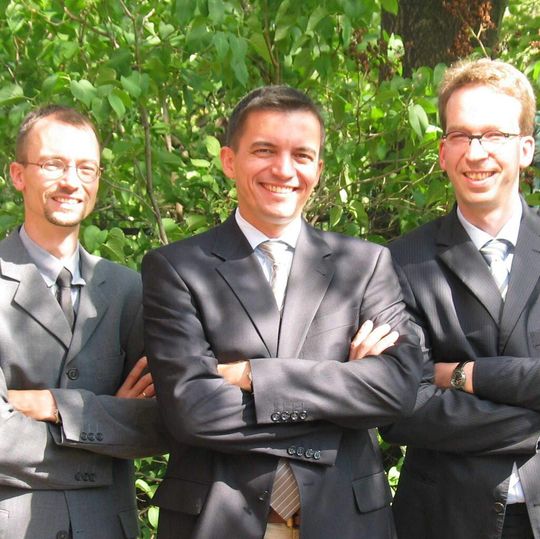 DSPECIALISTS: wurde am 22. Januar 2003 von Jens Kolupa, Jochen Cronemeyer und Stefan Schmitt (v.l.n.r.) gegründet