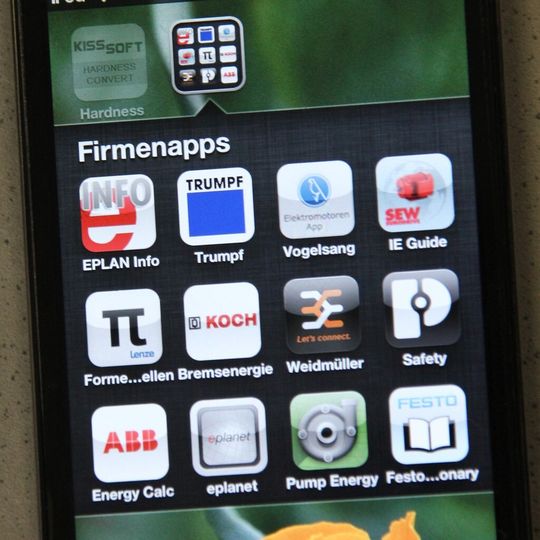 Zahlreiche Unternehmen bieten bereits hilfreiche Apps für Apple- und Android-Geräte an – auch für die Antriebstechnik und Automatisierung. Zahlreiche Unternehmen bieten bereits hilfreiche Apps für Apple- und Android-Geräte an – auch für die Antriebstechnik und Automatisierung.