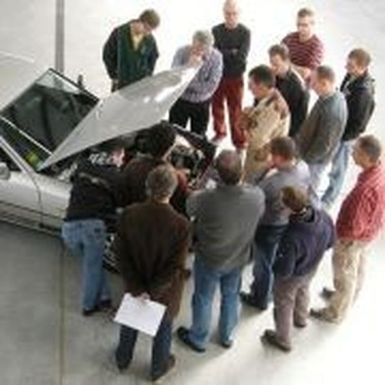 2013 startet Bosch mit speziellen Oldtimer-Schulungen. 2013 startet Bosch mit speziellen Oldtimer-Schulungen.