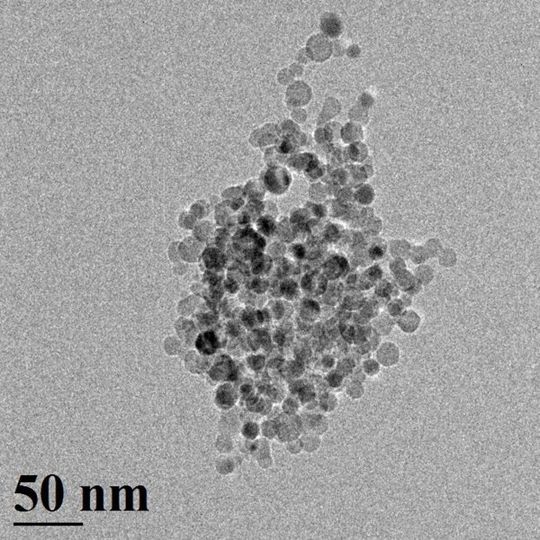 Transmissions-Elektronenmikroskopaufname eines spherischen Slizium-Nanopartikels mit rund 10 nm Durchmesser: solche Partikel reagieren schnell mit Wasser und es entsteht Wasserstoff Transmissions-Elektronenmikroskopaufname eines spherischen Slizium-Nanopartikels mit rund 10 nm Durchmesser: solche Partikel reagieren schnell mit Wasser und es entsteht Wasserstoff